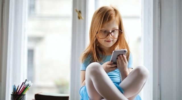 lttle girl browsing her smartphone
